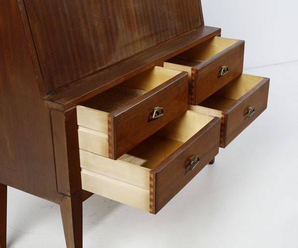 BORSANI OSVALDO (1911 - 1985) : nello stile di. Mobiletto da soggiorno  - Asta Asta 397 | DESIGN E ARTI DECORATIVE DEL NOVECENTO Online - Associazione Nazionale - Case d'Asta italiane