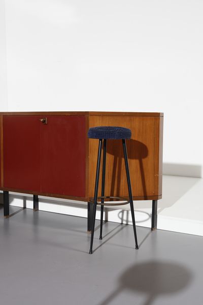 LA PERMANENTE MOBILI CANTU� : attribuito. Mobile bar con tre sgabelli  - Asta Asta 397 | DESIGN E ARTI DECORATIVE DEL NOVECENTO Online - Associazione Nazionale - Case d'Asta italiane