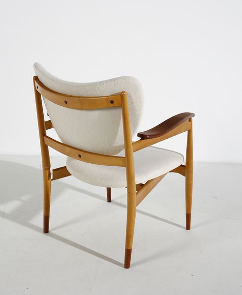 JUHL FINN (1912 - 1989) : Coppia di poltrone per Soren Willadsen, Mobelfabrik  - Asta Asta 397 | DESIGN E ARTI DECORATIVE DEL NOVECENTO Online - Associazione Nazionale - Case d'Asta italiane