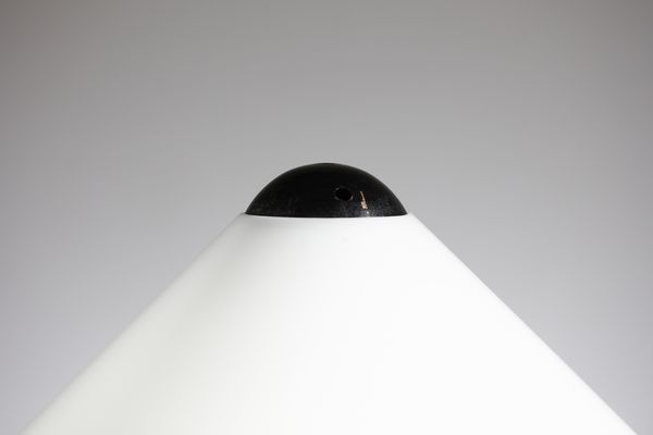 MAGISTRETTI VICO (1920 - 2006) : Lampada da tavolo Snow per Oluce  - Asta Asta 397 | DESIGN E ARTI DECORATIVE DEL NOVECENTO Online - Associazione Nazionale - Case d'Asta italiane