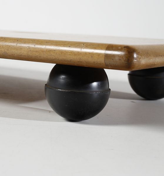 BELLINI MARIO (n. 1935) : Tavolino da salotto Pianura per Cassina  - Asta Asta 397 | DESIGN E ARTI DECORATIVE DEL NOVECENTO Online - Associazione Nazionale - Case d'Asta italiane