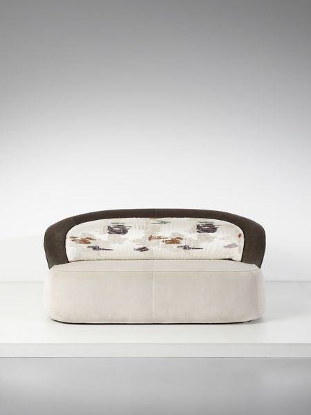 CELESTINO CRISTINA (n. 1980) : Divano Visiera per Design Attico  - Asta Asta 397 | DESIGN E ARTI DECORATIVE DEL NOVECENTO Online - Associazione Nazionale - Case d'Asta italiane