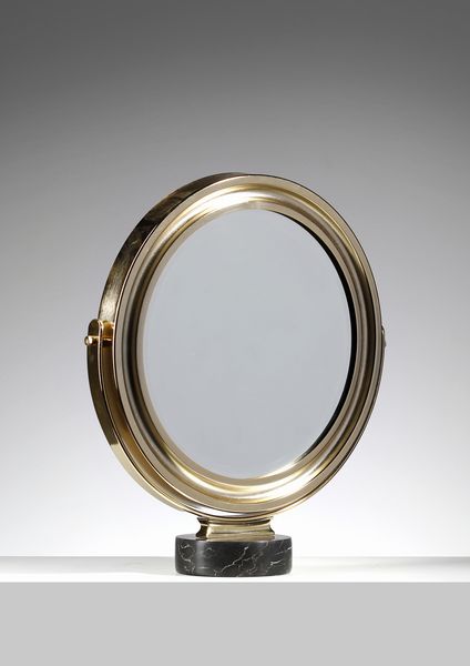 MAZZA SERGIO (n. 1931) : Specchio da tavolo Narciso per Artemide  - Asta Asta 397 | DESIGN E ARTI DECORATIVE DEL NOVECENTO Online - Associazione Nazionale - Case d'Asta italiane