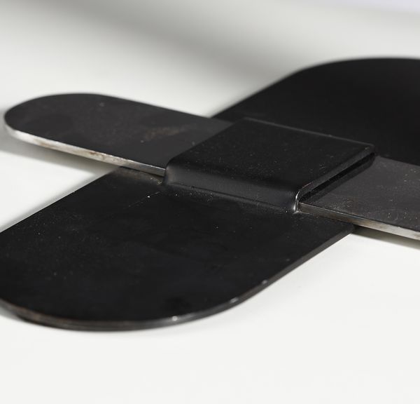 GRIGNANI GIOVANNI : Lampada da tavolo Corolla per Luci Milano  - Asta Asta 397 | DESIGN E ARTI DECORATIVE DEL NOVECENTO Online - Associazione Nazionale - Case d'Asta italiane