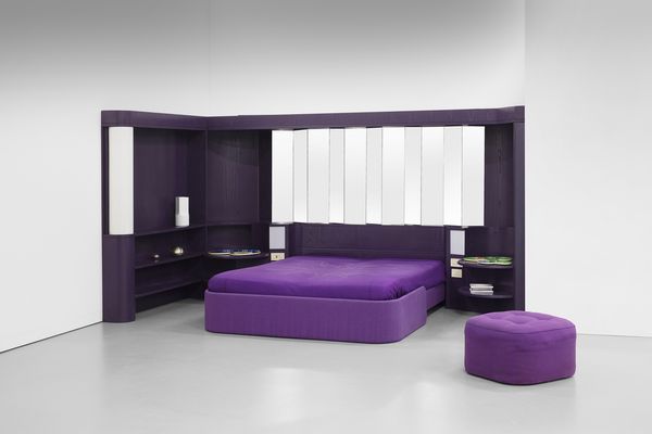 PARISI ICO (1916 - 1996) : Camera da letto composta da struttura a muro con luci, letto, copriletto e poggiapiedi  - Asta Asta 397 | DESIGN E ARTI DECORATIVE DEL NOVECENTO Online - Associazione Nazionale - Case d'Asta italiane