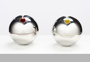 POMODORO  GIO' (1930 - 2002) : Coppia di vasi Guscio n. 1 per Alessi  - Asta Asta 397 | DESIGN E ARTI DECORATIVE DEL NOVECENTO Online - Associazione Nazionale - Case d'Asta italiane