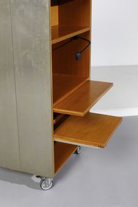 AULENTI GAE (1927 - 2012) : Mobile da ufficio Totem per Tecno  - Asta Asta 397 | DESIGN E ARTI DECORATIVE DEL NOVECENTO Online - Associazione Nazionale - Case d'Asta italiane