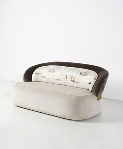 CELESTINO CRISTINA (n. 1980) : Divano Visiera per Design Attico  - Asta Asta 397 | DESIGN E ARTI DECORATIVE DEL NOVECENTO Online - Associazione Nazionale - Case d'Asta italiane