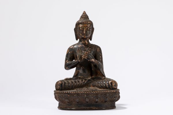 Buddha in bronzo. Cina/Tibet, secolo XIX  - Asta Incanti d'Asia / Arte del sud-est asiatico e Cina - Associazione Nazionale - Case d'Asta italiane