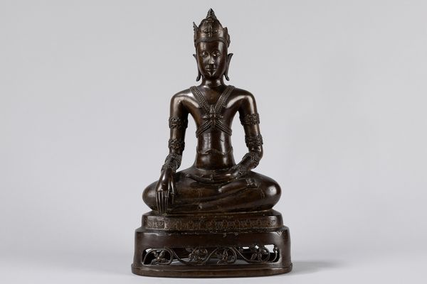Scultura in bronzo raffigurante Buddha assiso. Sud-Est Asia, secolo XIX  - Asta Incanti d'Asia / Arte del sud-est asiatico e Cina - Associazione Nazionale - Case d'Asta italiane