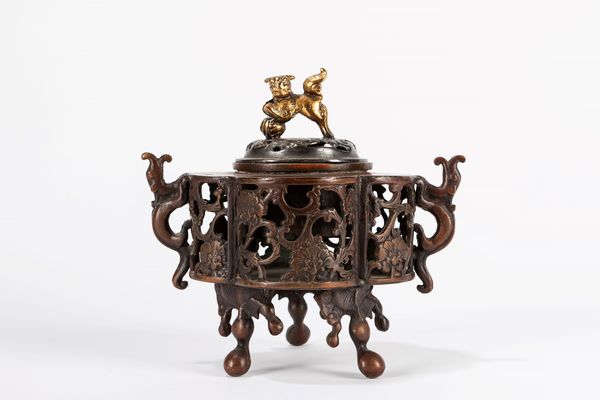 Piccolo incensiere tripode in bronzo. Giappone, secolo XX  - Asta Incanti d'Asia / Arte del sud-est asiatico e Cina - Associazione Nazionale - Case d'Asta italiane