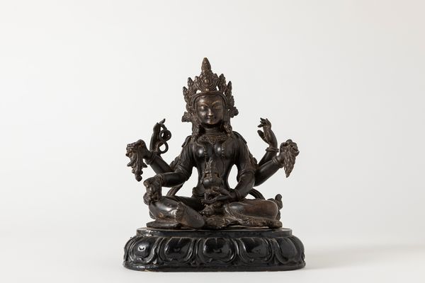 Scultura in bronzo a patina scura raffigurante Vasudhara. Tibet, secolo XIX/XX  - Asta Incanti d'Asia / Arte del sud-est asiatico e Cina - Associazione Nazionale - Case d'Asta italiane