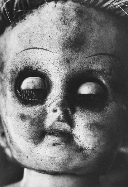 Mario de Biasi : Senza titolo, dalla serie L'orto delle bambole  - Asta Fotografia - Associazione Nazionale - Case d'Asta italiane