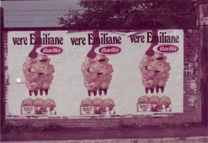 Luigi Ghirri : Modena, dalla serie KM 0,250  - Asta Fotografia - Associazione Nazionale - Case d'Asta italiane