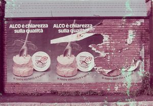 Luigi Ghirri : Modena, dalla serie KM 0,250  - Asta Fotografia - Associazione Nazionale - Case d'Asta italiane