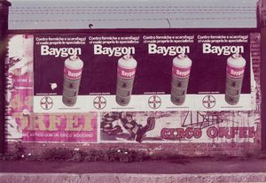 Luigi Ghirri : Modena, dalla serie KM 0,250  - Asta Fotografia - Associazione Nazionale - Case d'Asta italiane