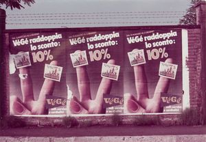 Luigi Ghirri : Modena, dalla serie KM 0,250  - Asta Fotografia - Associazione Nazionale - Case d'Asta italiane