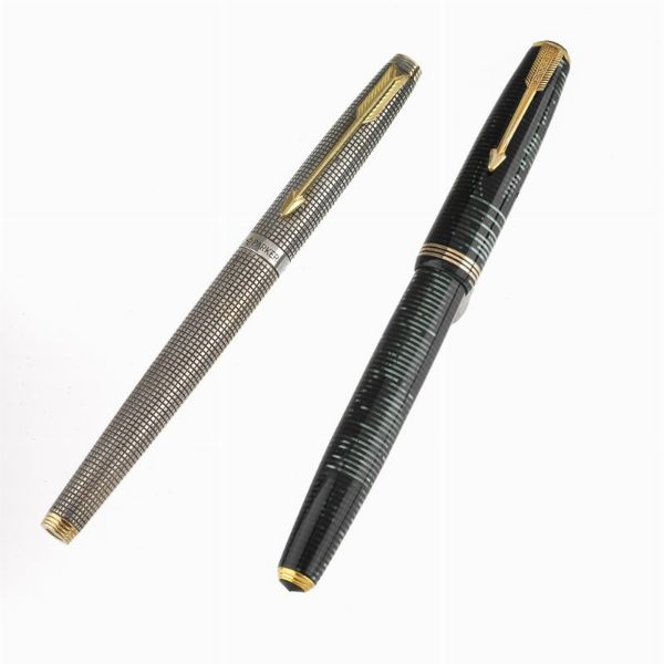 PARKER : LOTTO DI DUE PENNE, PARKER VACUMATIC PENNA STILOGRAFICA, PARKER CISELE' IN ARGENTO  - Asta Orologi e penne - Associazione Nazionale - Case d'Asta italiane