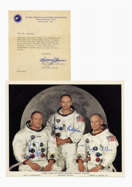 Ritratto con firme autografe di Neil Armstrong, Michael Collins e Edwin E. Aldrin.  - Asta Libri, autografi e manoscritti - Associazione Nazionale - Case d'Asta italiane
