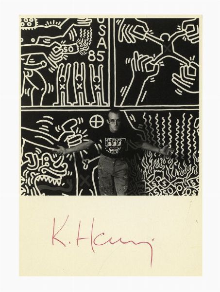 Keith Haring : Foto cartolina in b/n con firma autografa.  - Asta Libri, autografi e manoscritti - Associazione Nazionale - Case d'Asta italiane