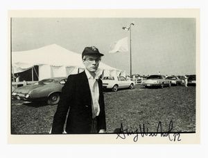 Andy Warhol - Cartolina fotografica con doppia firma autografa.