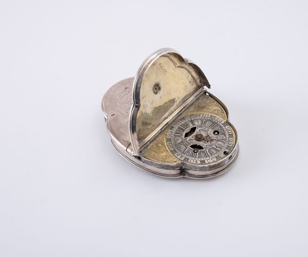 Orologio a forma di tabacchiera, firmata Michael Holner a Prag.<BR>Cassa in  argento , movimento con scappamento a verga e quadrante in argento, 1740 circa,<BR>Movimento ossidato, non funzionante, richiede revisione (manca una lancetta)  - Asta Pocket Watches - Associazione Nazionale - Case d'Asta italiane