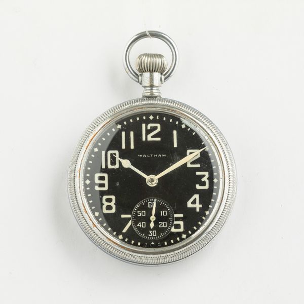 Whaltam orologio da tasca in metallo, 1940 circa. Cassa con apertura a vite, quadrante in metallo smaltato nero con cifre Arabe  - Asta Pocket Watches - Associazione Nazionale - Case d'Asta italiane