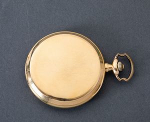 Movado Grand Prix, orologio da tasca, 1910 circa, cassa savonette in oro 18 kt, diametro 48 mm, quadrante in metallo smaltato, movimento con scappamento ad ancora.<BR>( manca il vetro sotto cassa )  - Asta Pocket Watches - Associazione Nazionale - Case d'Asta italiane