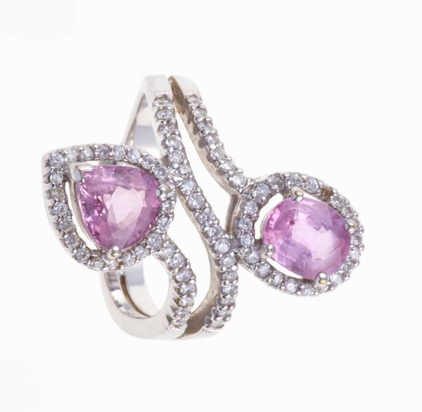 Anello contrariè con corindoni rosa e piccoli diamanti  - Asta Gioielli - Associazione Nazionale - Case d'Asta italiane