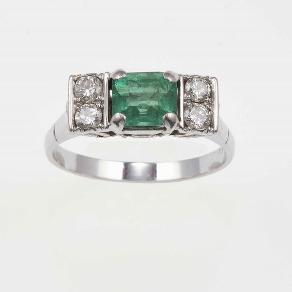 Anello con piccolo smeraldo e diamanti  - Asta Gioielli - Associazione Nazionale - Case d'Asta italiane