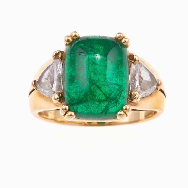 Anello con smeraldo taglio cabochon e diamanti  - Asta Gioielli - Associazione Nazionale - Case d'Asta italiane