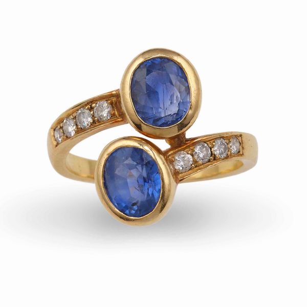 Anello contrarié con due zaffiri probabile Sri Lanka per ct 1.60 circa e piccoli diamanti  - Asta Gioielli - Associazione Nazionale - Case d'Asta italiane