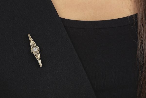 Lotto composto da due spille  - Asta Gioielli - Associazione Nazionale - Case d'Asta italiane