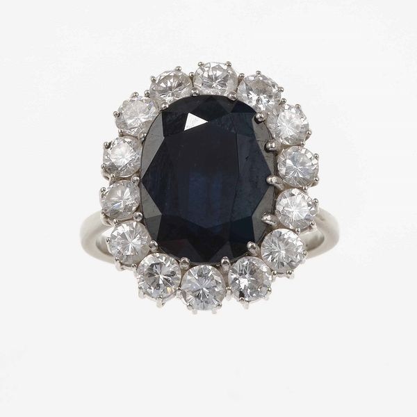 Anello con zaffiro Australia e diamanti a contorno  - Asta Gioielli - Associazione Nazionale - Case d'Asta italiane