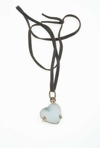 Lotto composto da anello, due paia di orecchini ed un pendente con gem-set  - Asta Gioielli - Associazione Nazionale - Case d'Asta italiane