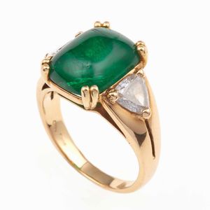 Anello con smeraldo taglio cabochon e diamanti  - Asta Gioielli - Associazione Nazionale - Case d'Asta italiane