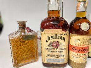 Park Lane, Cardhu, Baker, Gilbeys, Red Hills, Gim Beam, Scotch Whisky  - Asta Whisky & Co. - Associazione Nazionale - Case d'Asta italiane