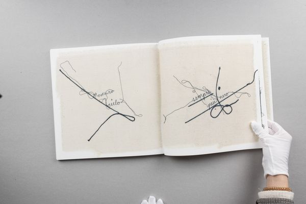 MARIA LAI : Tenendo per mano il sole  - Asta Libri d'Artista e Cataloghi d'Arte - Associazione Nazionale - Case d'Asta italiane