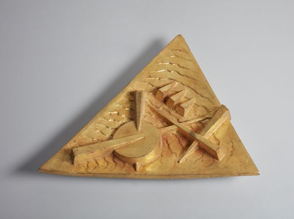 POMODORO ARNALDO (n. 1926) : Piatto triangolare II,  - Asta Asta 399 | GRAFICA MODERNA, FOTOGRAFIA E MULTIPLI D'AUTORE Online - Associazione Nazionale - Case d'Asta italiane