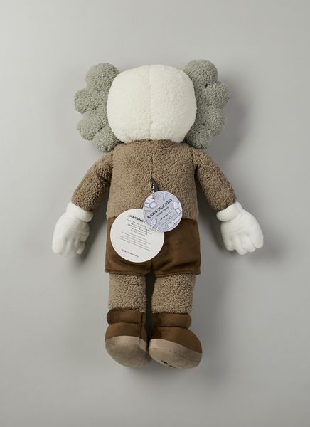 KAWS  (n. 1974) : Holiday: Hong Kong (Brown).  - Asta Asta 399 | GRAFICA MODERNA, FOTOGRAFIA E MULTIPLI D'AUTORE Online - Associazione Nazionale - Case d'Asta italiane