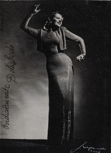 LUXARDO LAZZARO (1865 - 1949) : Lotto composto da n.5 fotografie. Carla d'abrusco. Vivi Livi. Delia Bodi. Virgilio Gottardi. La Signora Balestra.  - Asta Asta 399 | GRAFICA MODERNA, FOTOGRAFIA E MULTIPLI D'AUTORE Online - Associazione Nazionale - Case d'Asta italiane