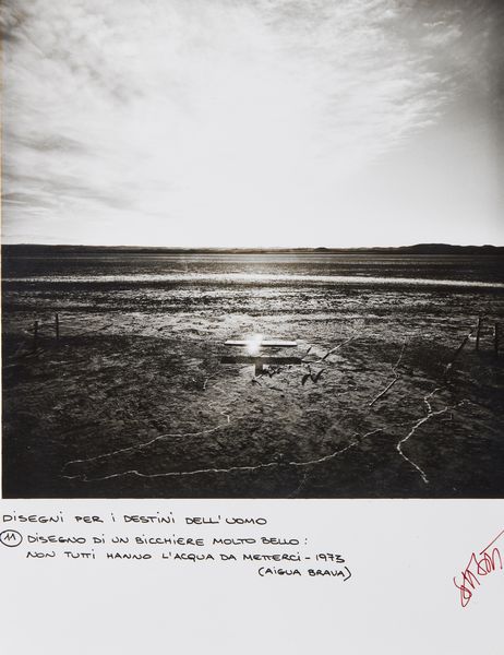 SOTTSASS ETTORE (1917 - 2007) : I disegni per i destini dell'uomo. 11 - Disegno di un bicchiere molto bello: non tutti hanno l'acqua da metterci, 1973 (Aigua Brava).  - Asta Asta 399 | GRAFICA MODERNA, FOTOGRAFIA E MULTIPLI D'AUTORE Online - Associazione Nazionale - Case d'Asta italiane