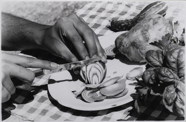 CUSIMANO MARIO : Lotto composto da n. 6 fotografie. Ascolta uomo.  - Asta Asta 399 | GRAFICA MODERNA, FOTOGRAFIA E MULTIPLI D'AUTORE Online - Associazione Nazionale - Case d'Asta italiane