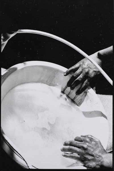 CUSIMANO MARIO : Lotto composto da n. 6 fotografie. Ascolta uomo.  - Asta Asta 399 | GRAFICA MODERNA, FOTOGRAFIA E MULTIPLI D'AUTORE Online - Associazione Nazionale - Case d'Asta italiane