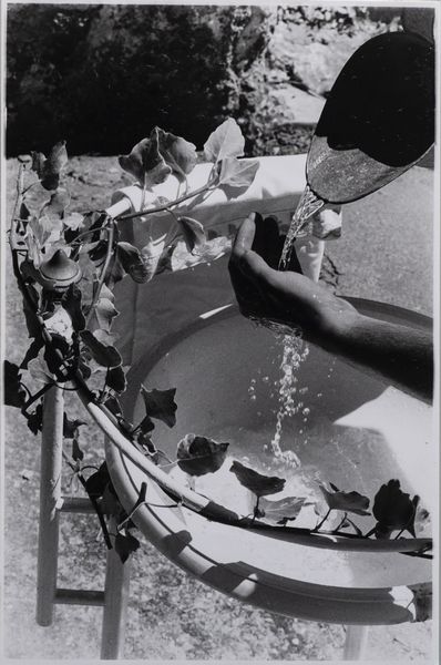 CUSIMANO MARIO : Lotto composto da n. 6 fotografie. Ascolta uomo.  - Asta Asta 399 | GRAFICA MODERNA, FOTOGRAFIA E MULTIPLI D'AUTORE Online - Associazione Nazionale - Case d'Asta italiane