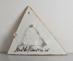 POMODORO ARNALDO (n. 1926) : Piatto triangolare II,  - Asta Asta 399 | GRAFICA MODERNA, FOTOGRAFIA E MULTIPLI D'AUTORE Online - Associazione Nazionale - Case d'Asta italiane