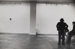 DI BELLA ALFIO : Lotto composto da n.2 fotografie. Inaugurazione mostra Jospeh Cossut. Mostra di Emilio Prini.  - Asta Asta 399 | GRAFICA MODERNA, FOTOGRAFIA E MULTIPLI D'AUTORE Online - Associazione Nazionale - Case d'Asta italiane