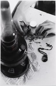 CUSIMANO MARIO : Lotto composto da n. 6 fotografie. Ascolta uomo.  - Asta Asta 399 | GRAFICA MODERNA, FOTOGRAFIA E MULTIPLI D'AUTORE Online - Associazione Nazionale - Case d'Asta italiane