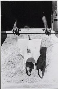 CUSIMANO MARIO : Lotto composto da n. 6 fotografie. Ascolta uomo.  - Asta Asta 399 | GRAFICA MODERNA, FOTOGRAFIA E MULTIPLI D'AUTORE Online - Associazione Nazionale - Case d'Asta italiane