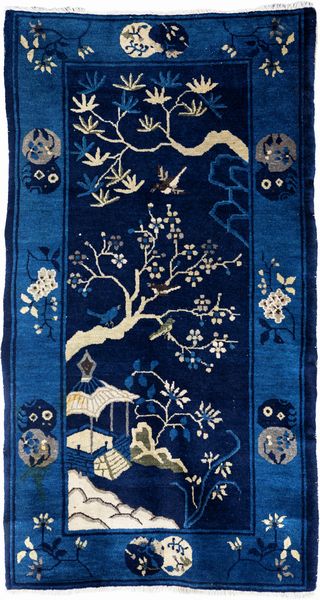 Tappeto Pechino fondo blu, inizi del XX secolo  - Asta Antiquariato - Mobili, Tappeti, Sculture e Oggetti d'Arte - Associazione Nazionale - Case d'Asta italiane